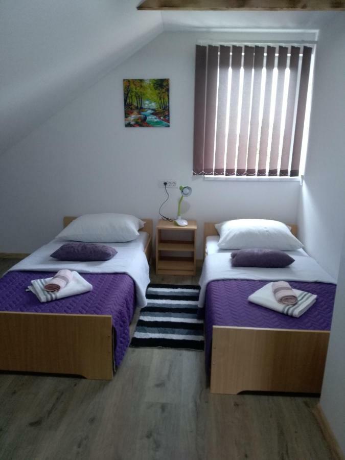 Apartman Nina Licko Petrovo Selo Exterior foto